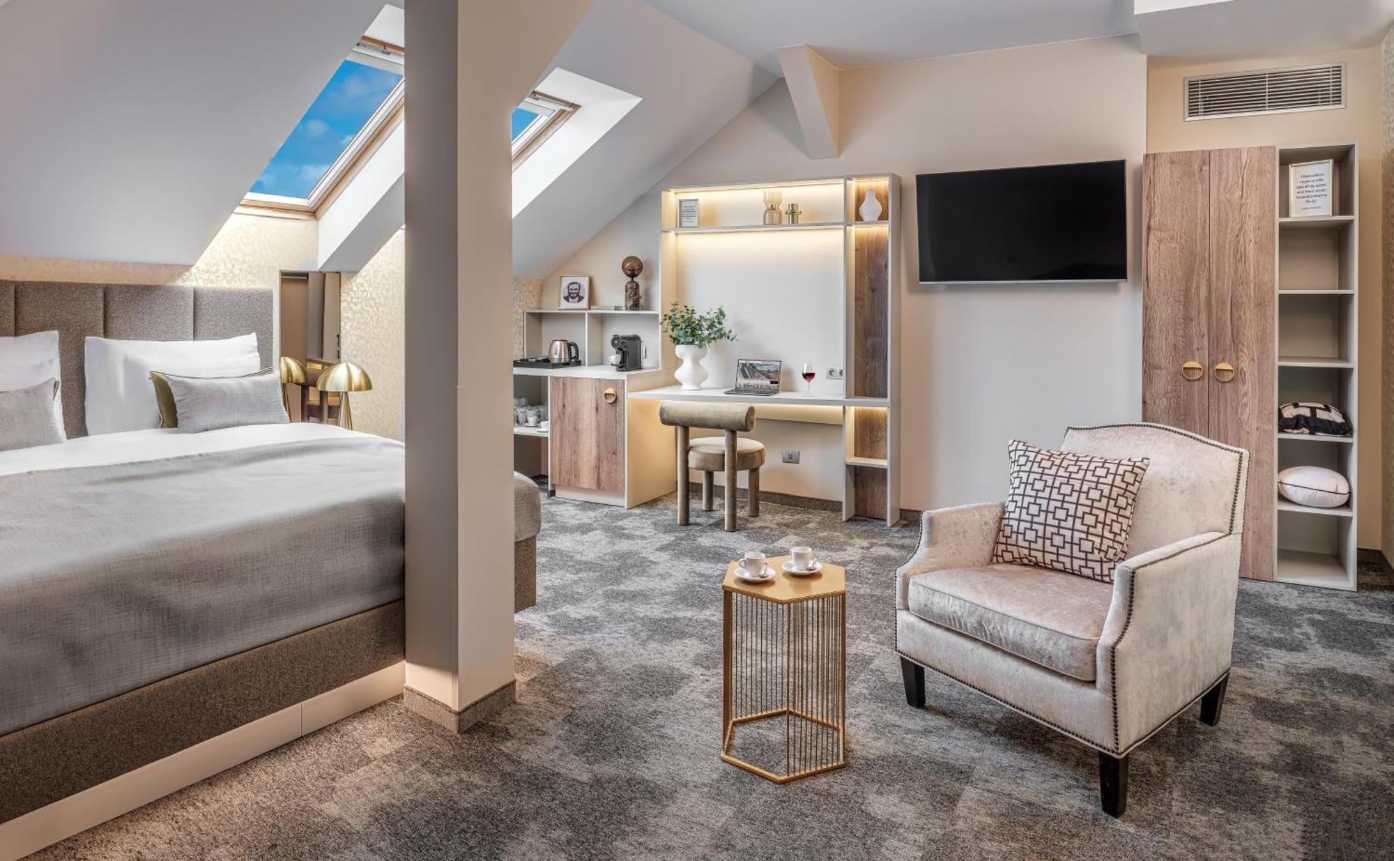 Attic Suite,1580176876:JPEG
